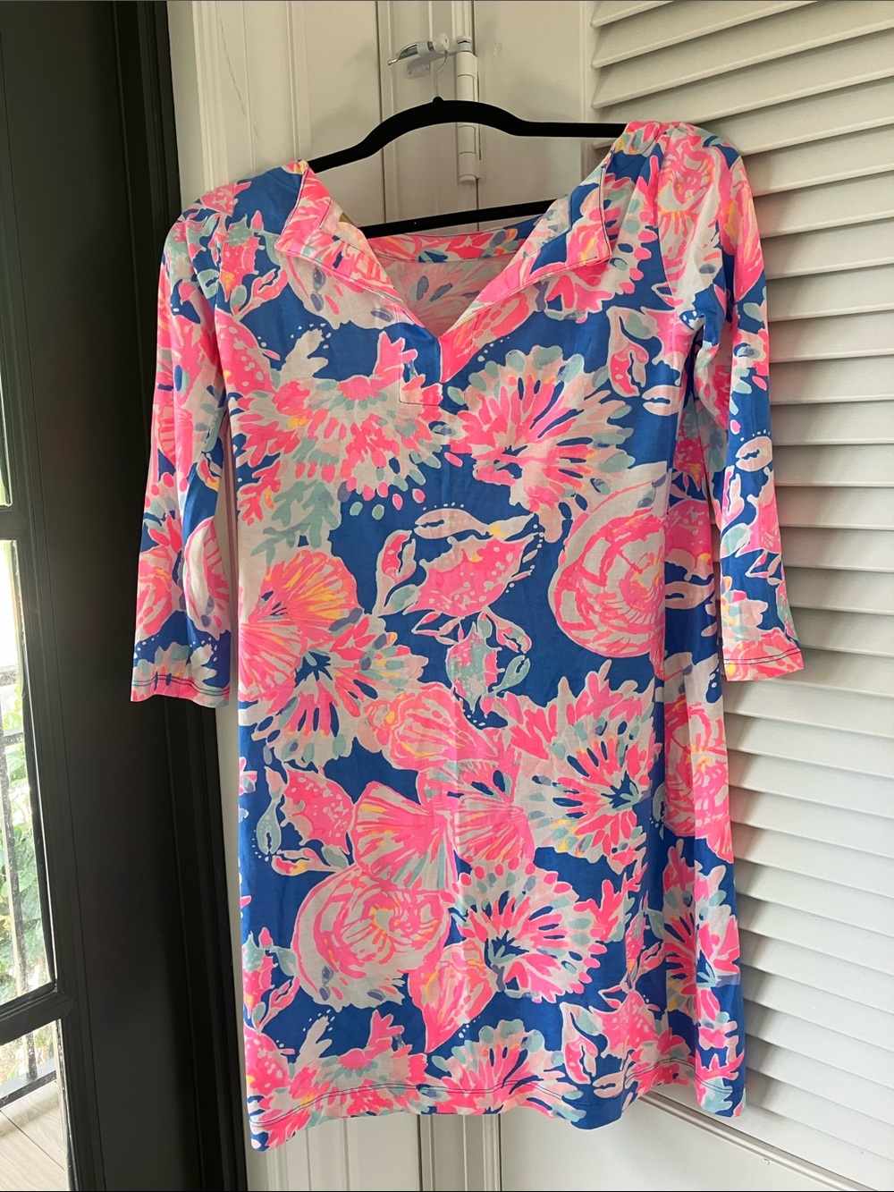 Lilly Pulitzer woman’s Blue Floral V-Neck Dress with Pink Accents
